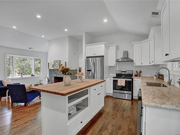 5th image of 2599 Gregory St