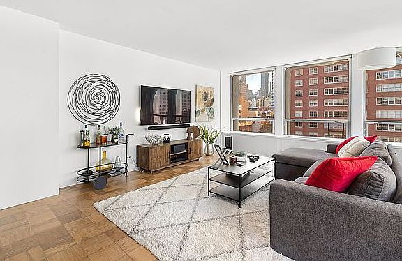4th image of 300 E 33rd St APT 5L