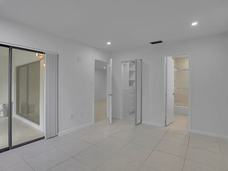 315 NW 36th Ave — Photo 15