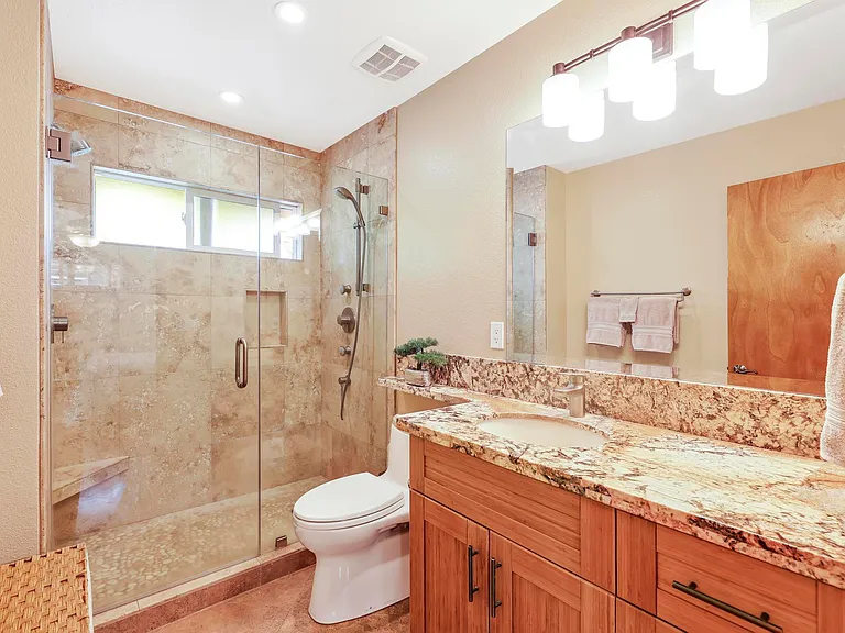 Primary En Suite Bathroom with 2 Shower Heads