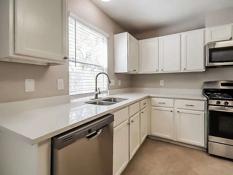 1818 Oak Ridge Dr — Photo 9