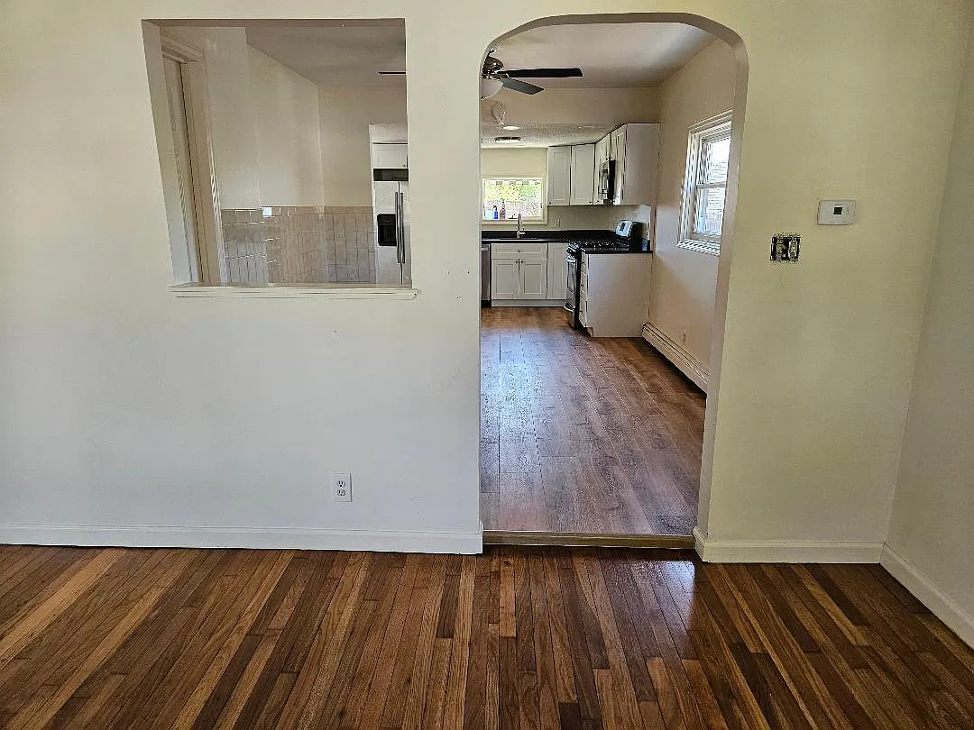2 bed, 1324 sqft, $2,400 — Photo 4