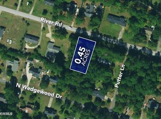 6818 River Rd, Washington, NC 27889