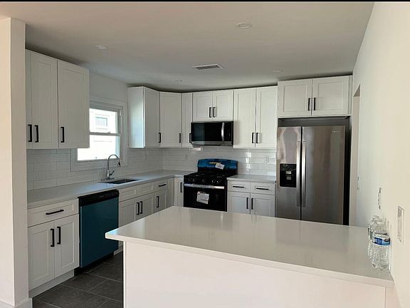 5th image of 254 N Railroad Ave #3