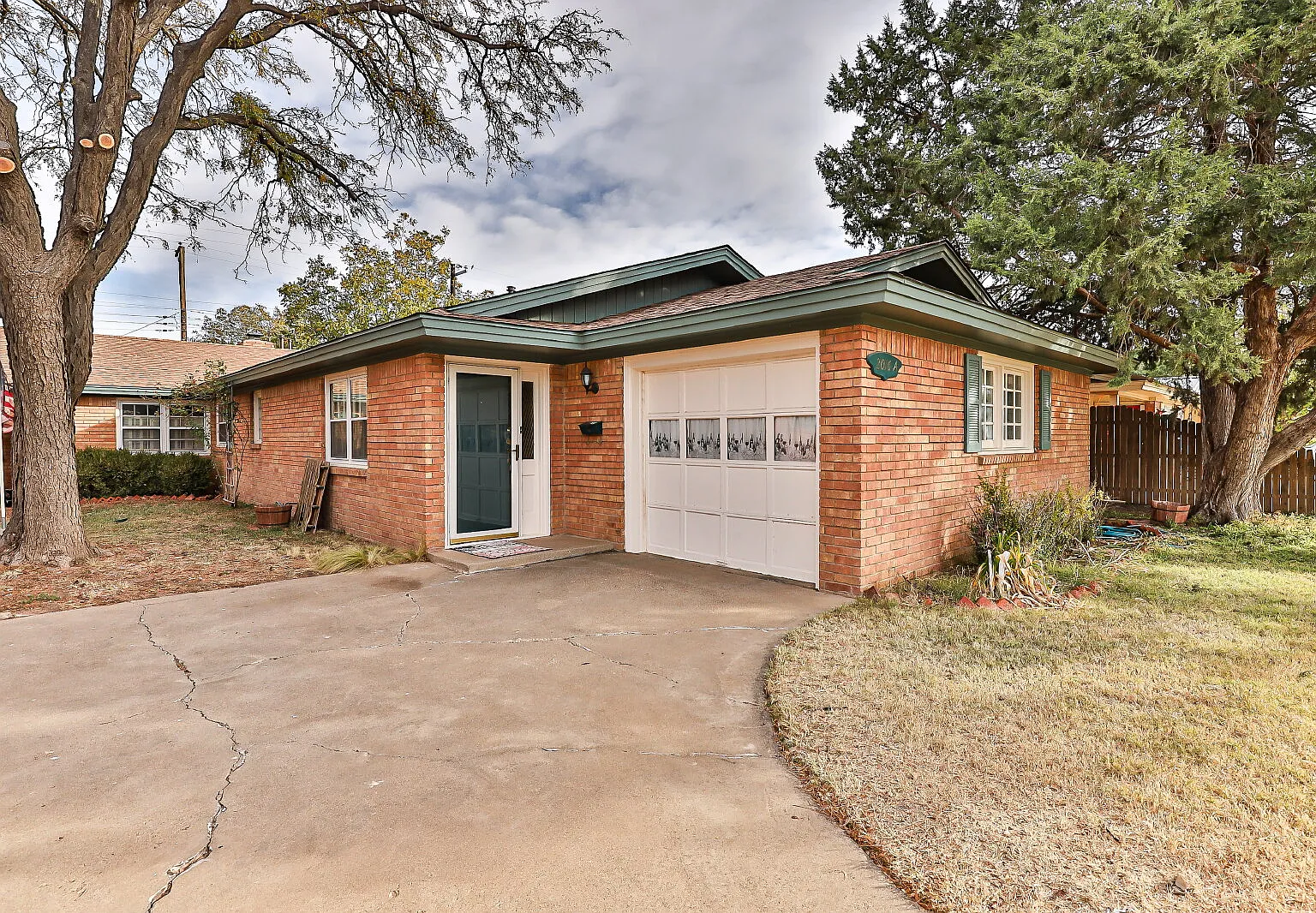 2 bed, 1.0 bath, 1125 sqft, $1,000 — Photo 2
