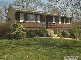51 New Ln, Selden, NY 11784