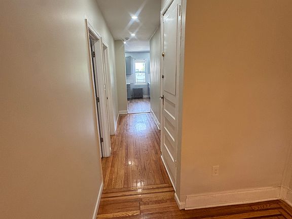 4th image of 1056 E 232nd St #1