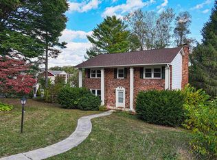 401 Stonegate Dr, Blacksburg, VA 24060