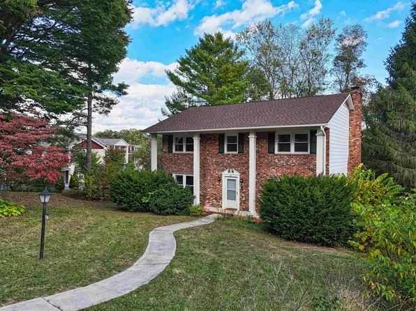 401 Stonegate Dr, Blacksburg, VA 24060