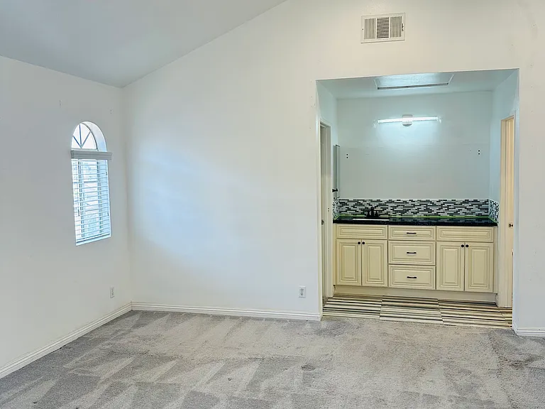 4238 La Rica Ave #B — Photo 7