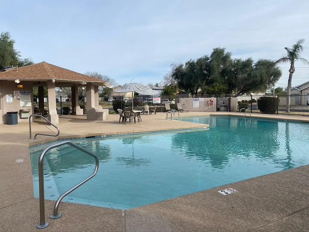 2 bed, 881 sqft, $2,600 — Photo 4