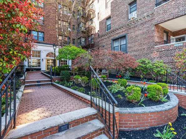 69-40 Yellowston Boulevard image 1 of 25