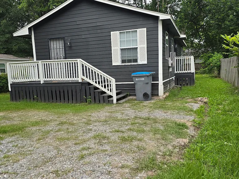 1213 S Larch St — Photo 13