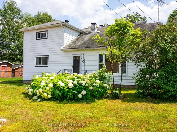 9 Spruce Glen Rd, Huntsville, ON P1H 1C9