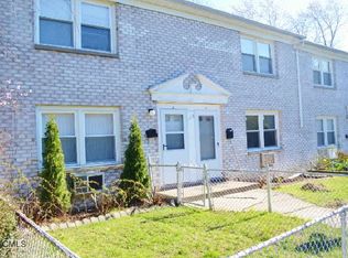 113 Karen Ct, Bridgeport, CT 06606