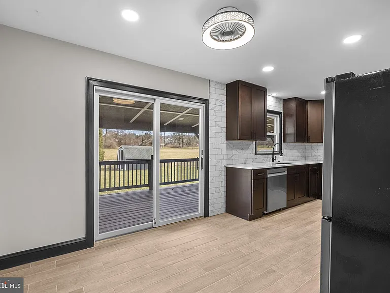 3887 Shadywood Dr — Photo 10