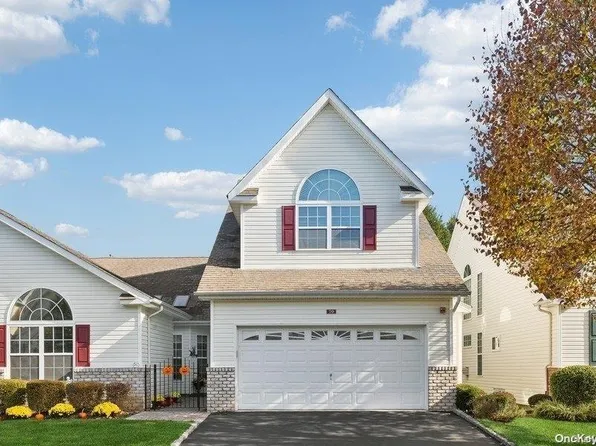 70 Constantine Way #70, Mount Sinai, NY 11766