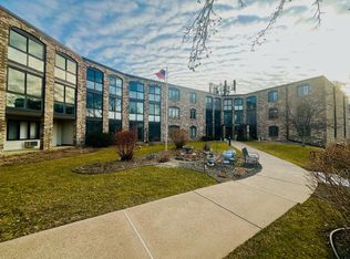 1860 Eagle Ridge Dr APT 208W, Saint Paul, MN 55118