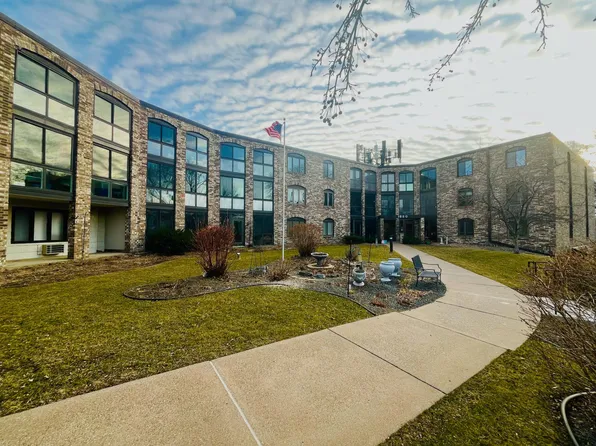 1860 Eagle Ridge Dr APT 208W, Saint Paul, MN 55118