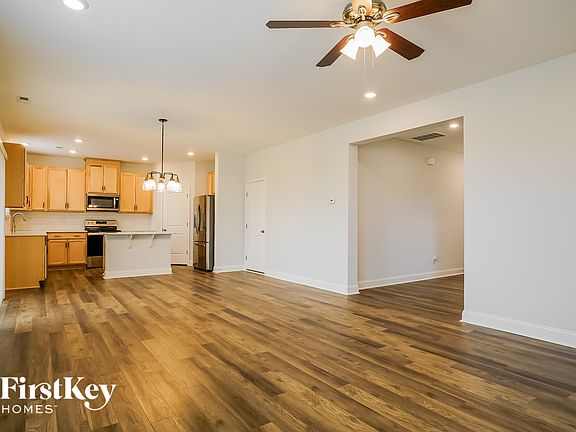 4th image of 411 Windy Farm Dr