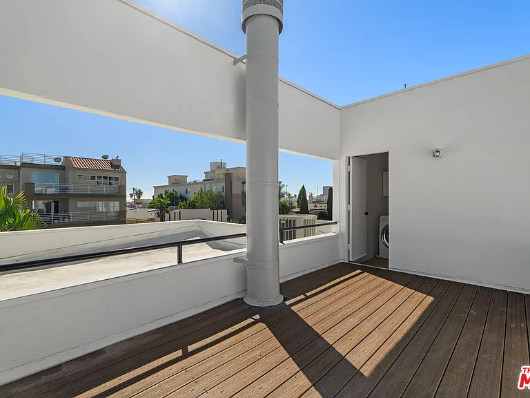 11925 Goshen Ave #4 — Photo 22