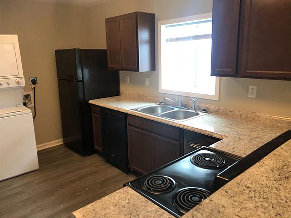 3rd image of 755 Charles Ave