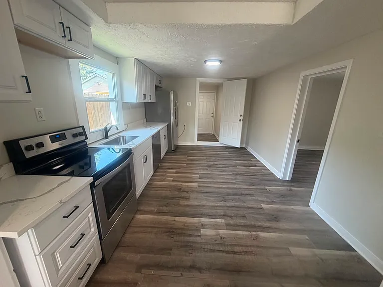 2146 Gent Ave — Photo 7
