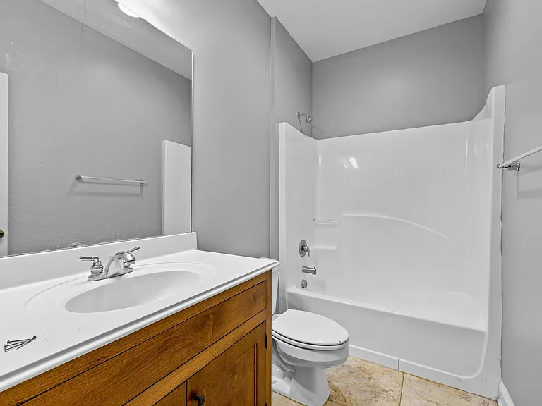 175 Colonial Ct — Photo 14