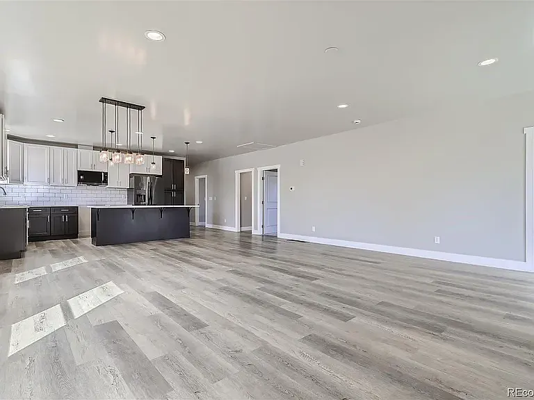 4 bed, 1858 sqft, $3,000 — Photo 4