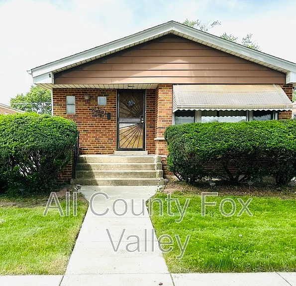 14518 S Hoxie Ave — Photo 1