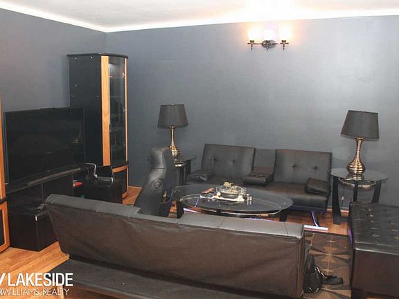 3rd image of 16466 Terrace Ct