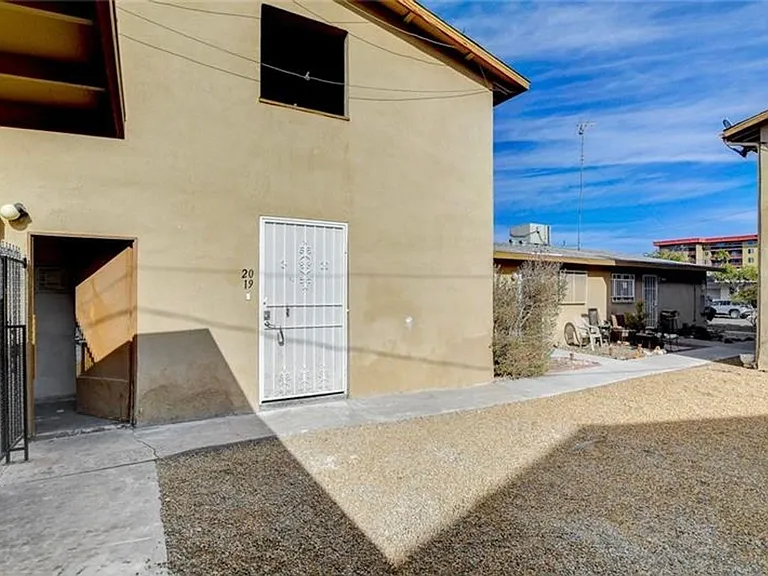 3841 Daisy St #19 — Photo 6