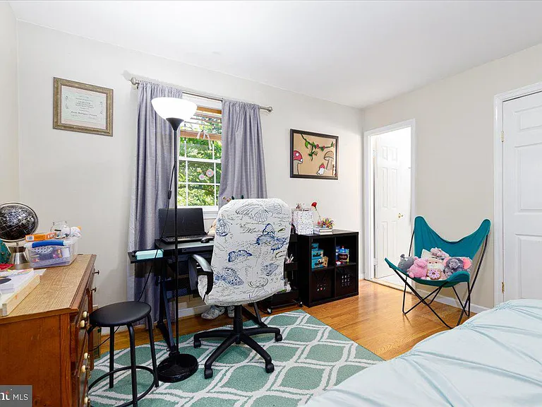 4 Sussex Ct — Photo 15
