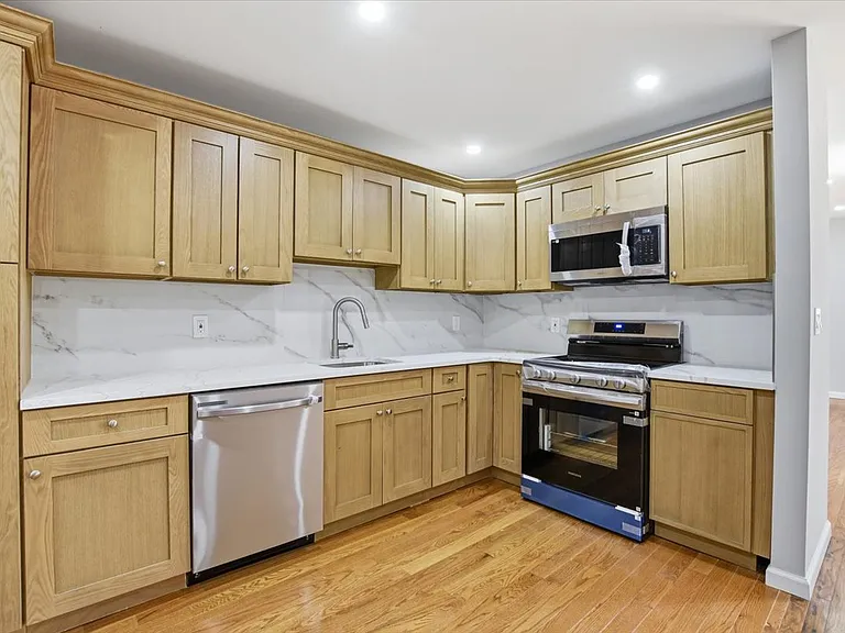 1928 Paterson St #1 — Photo 13