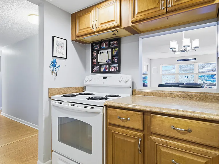 1502 S Lakeside Dr #302 — Photo 9