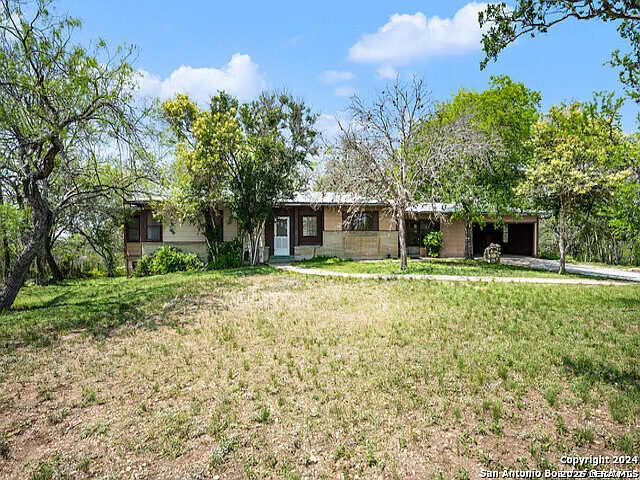 932 Toepperwein Rd — Photo 2