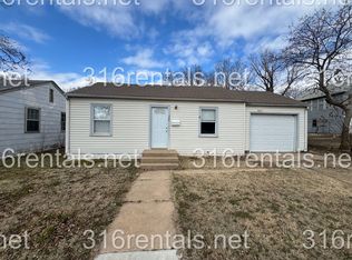 308 SW 5th St, Newton, KS 67114
