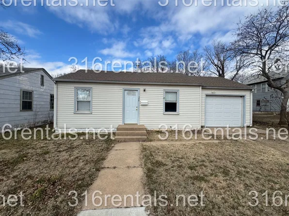 308 SW 5th St, Newton, KS 67114