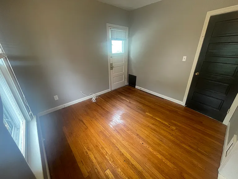 1539 Lauderdale Ave — Photo 2