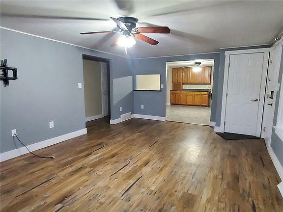 3rd image of 450 Church Rd