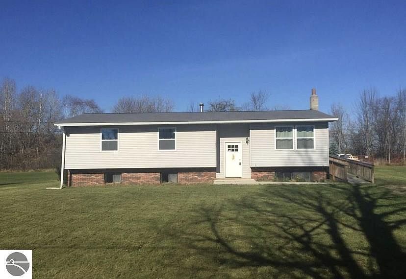 1st image of 203 Kalkaska St