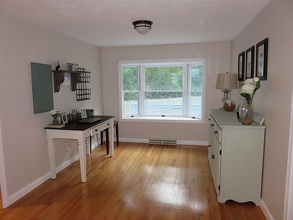 5th image of 1120 Auburn St