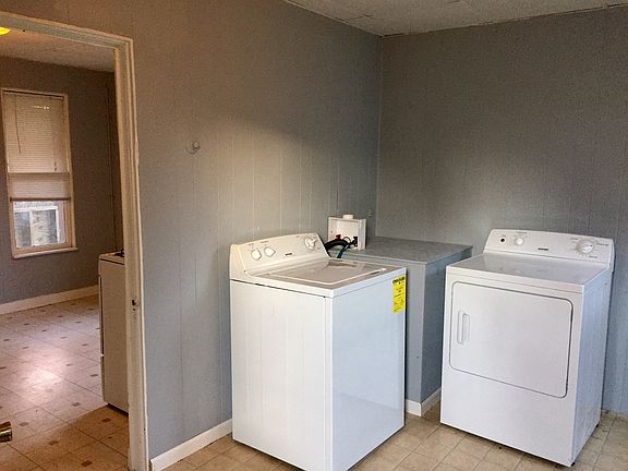 4th image of 606 Clancy Ave NE