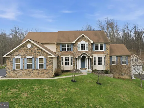 10 Cardiff Ct, Hedgesville, WV 25427