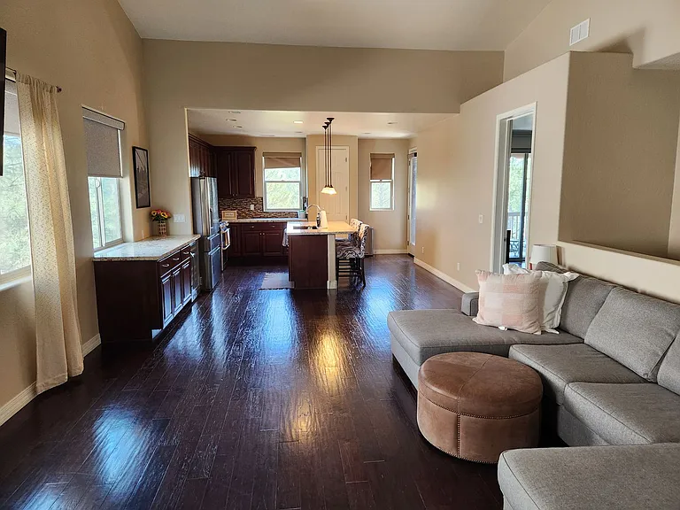 518 N Otto Dr — Photo 2