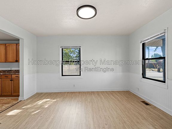 5th image of 1327 E Walton Ave