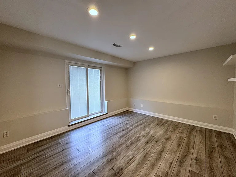 212 Churchland Dr — Photo 13