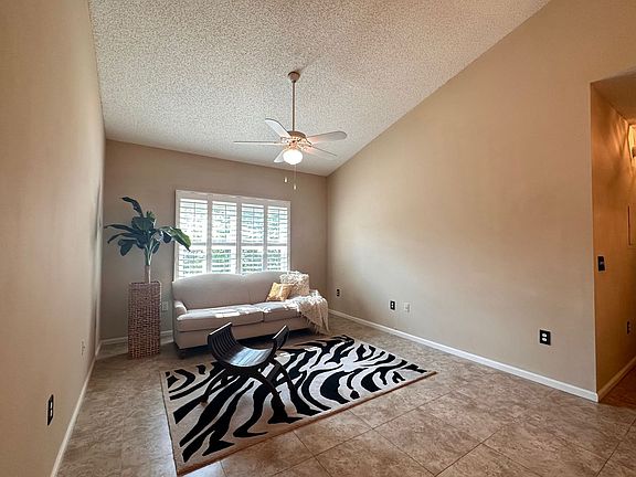5th image of 1601 Nectarine St APT D7