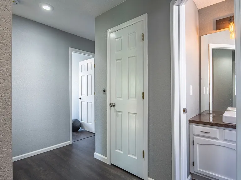 1275 S Boyero Ct — Photo 28