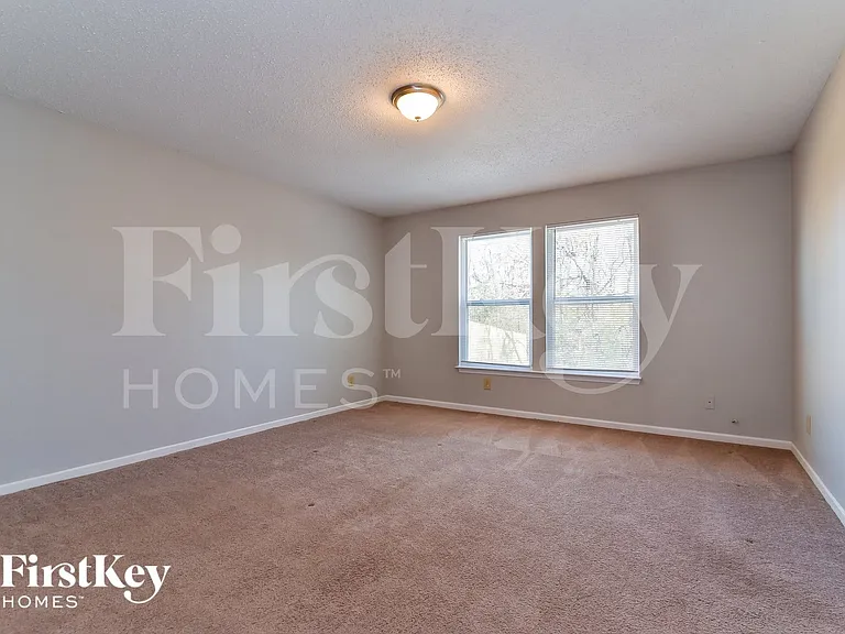 8823 Youngs Creek Ln — Photo 8